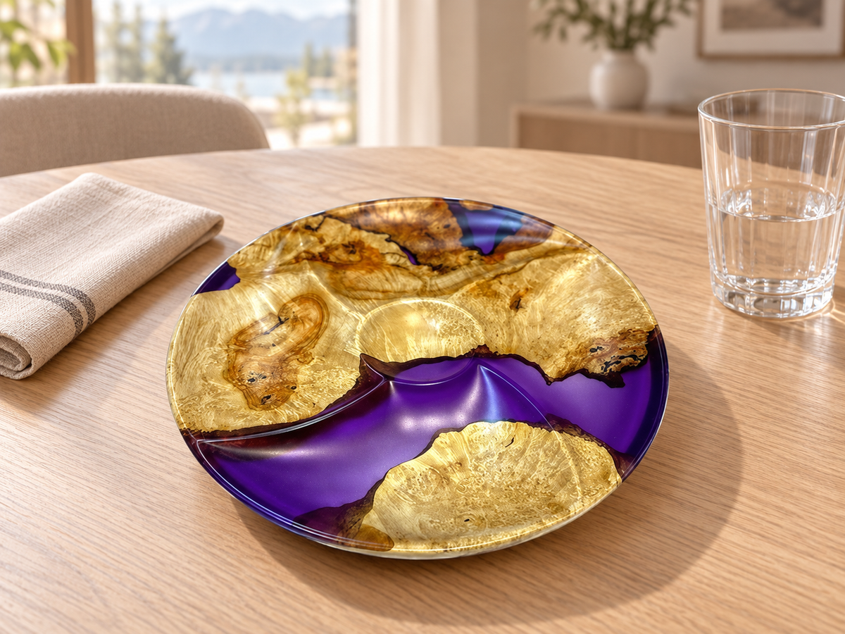 Anrichtteller im Wohninterieur